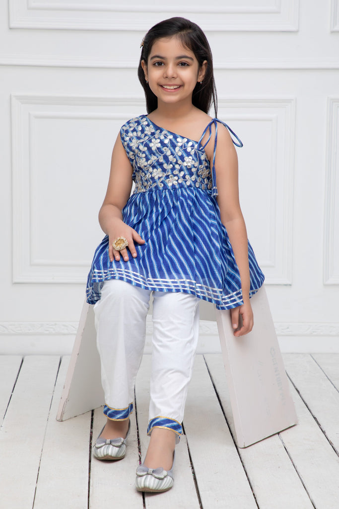 neudis-girls-blue-cahnderi-cotton-leheriya-suit-set