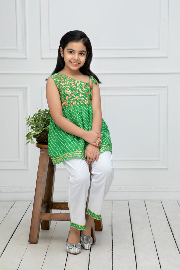 neudis-girls-green-cahnderi-cotton-leheriya-suit-set