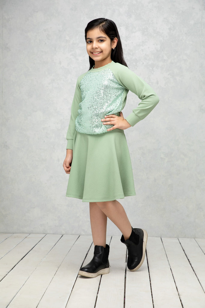 NEUDIS Girls Green Sequin Solid Top & Skirt Co-Ord Set